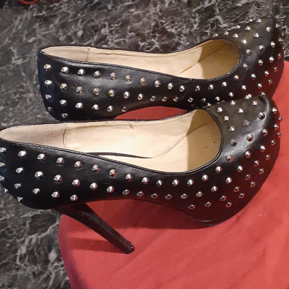 Shoes - Picture 4 of 4